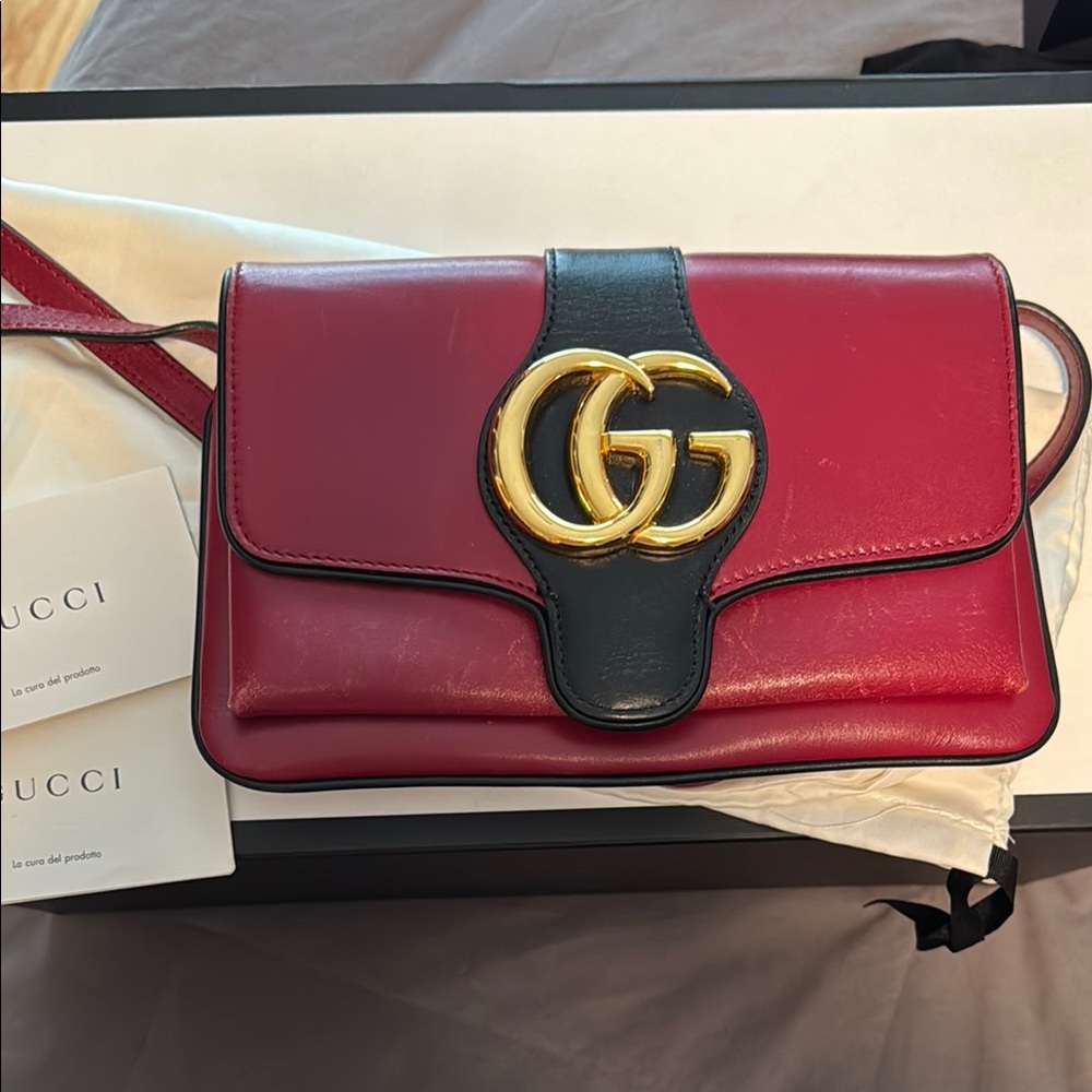 Gucci Red and Black Shoulder Bag with Gold Hardware